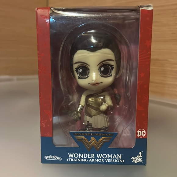 Wonder Woman (training armor version) Hot toy Cosbaby vinyl figure - Picture 4 of 7